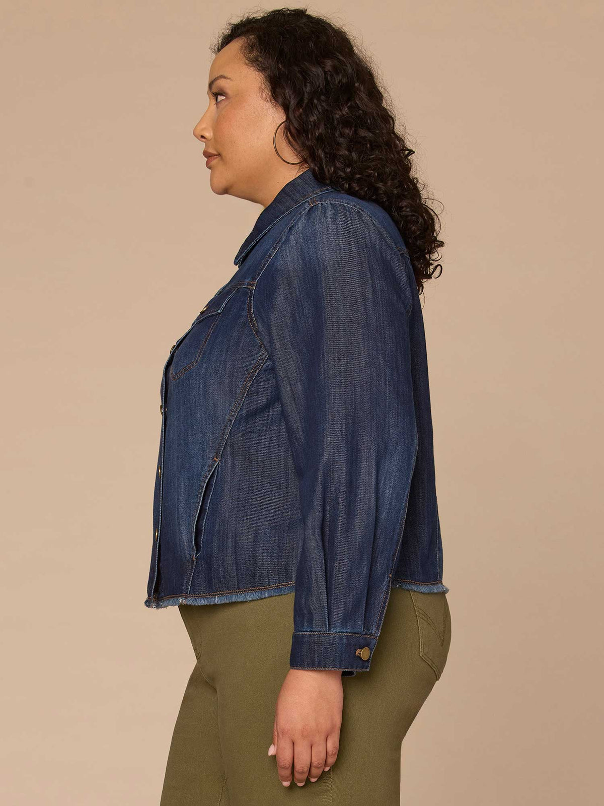 Long Sleeve Button Front Cropped Elastic Hem Plus Size Denim Jacket - Indigo Denim